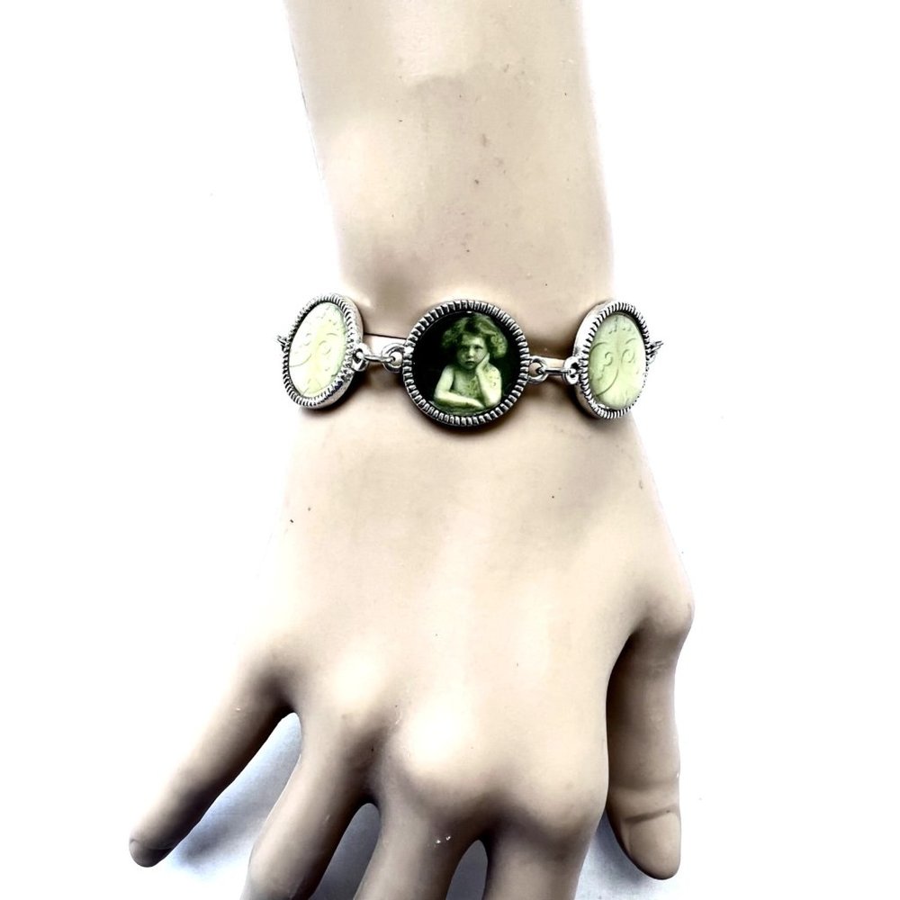 Classic Embellished VINTAGE Classic Look Round Bracelet